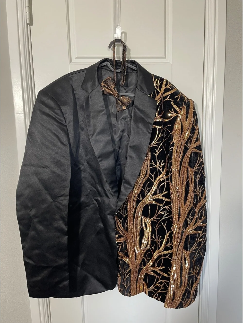 Suits for Men Size 3XL Black and Golden Sequins 3 Pieces M674